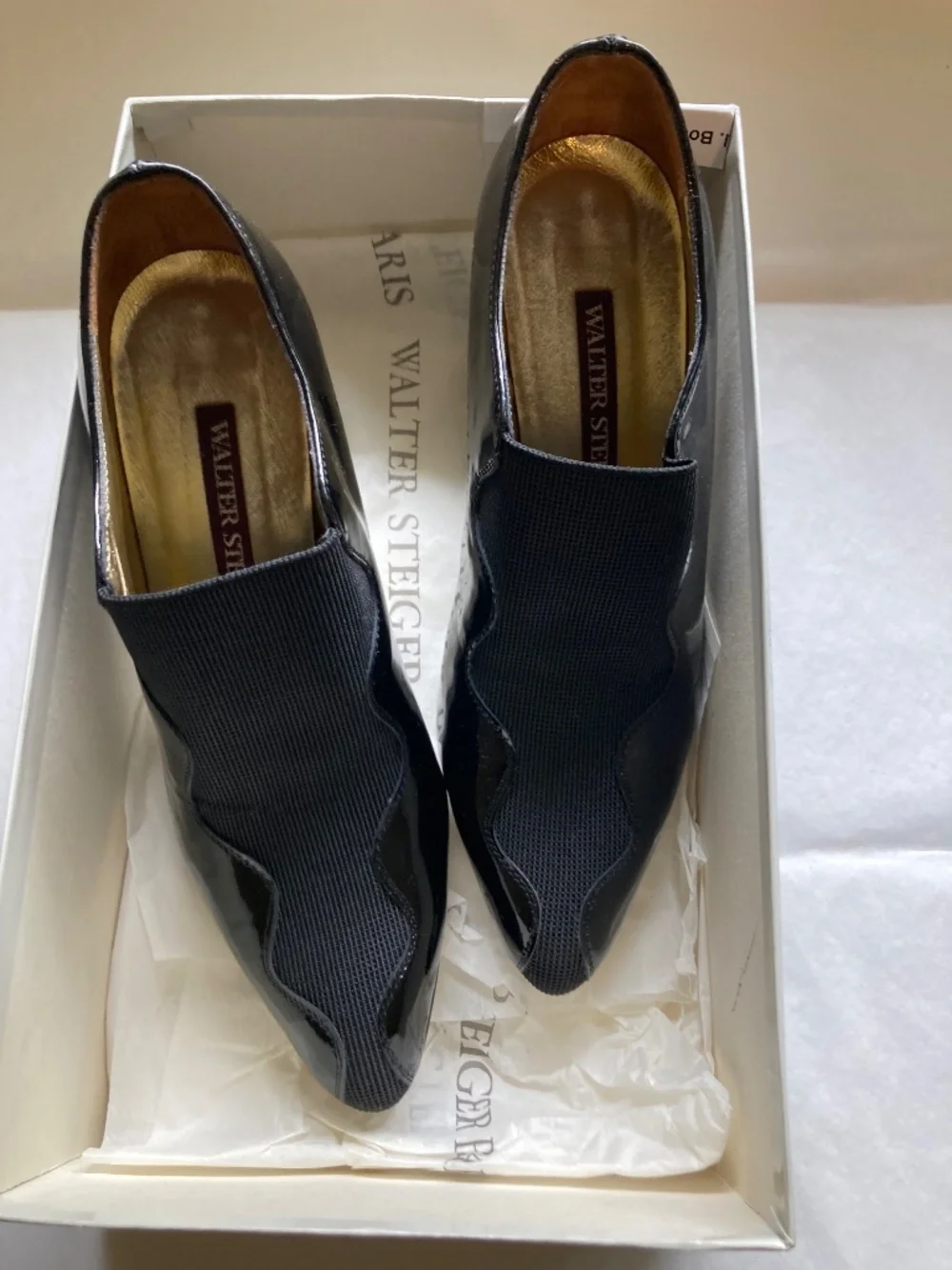 Walter Steiger Size 6 Black Patent Leather Block Heel Pumps w Fabric Detail